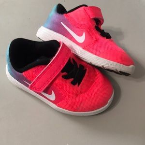 Nike toddler sneakers